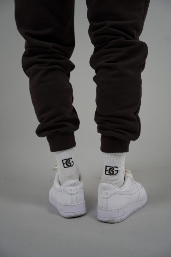Skarpetki unisex z monogramem BG STEP – białe / wzór czekolada