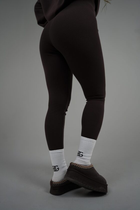 Skarpetki unisex z monogramem BG STEP – białe / wzór czekolada
